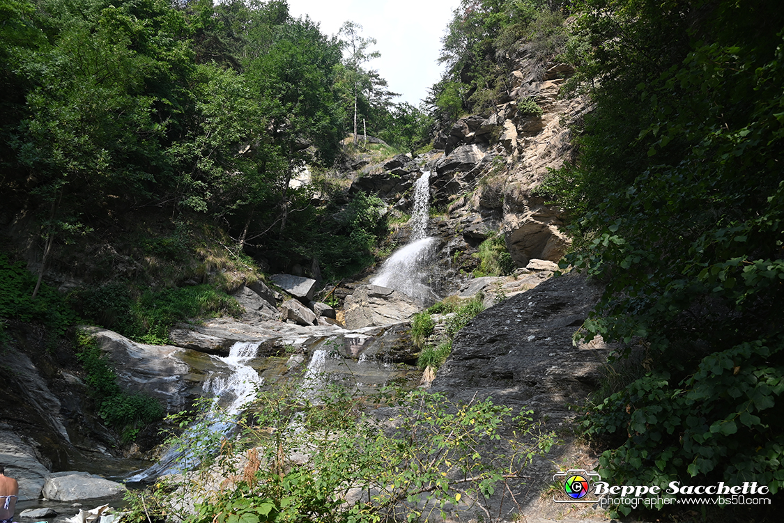 VBS_2861 - Novalesa - Abbazia. Parrocchia. Cascata del Rio Bard.jpg